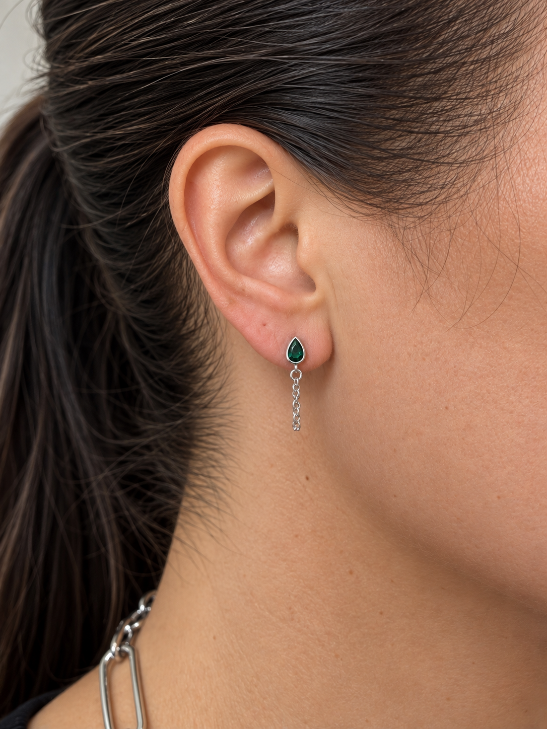 Emerald single Pear Chain