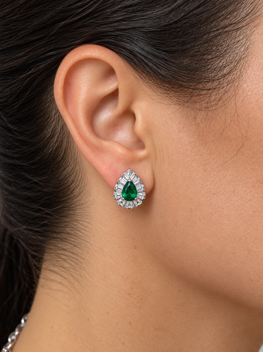 EMERALD PEAR WITH DIAMOND BAGUETTE
