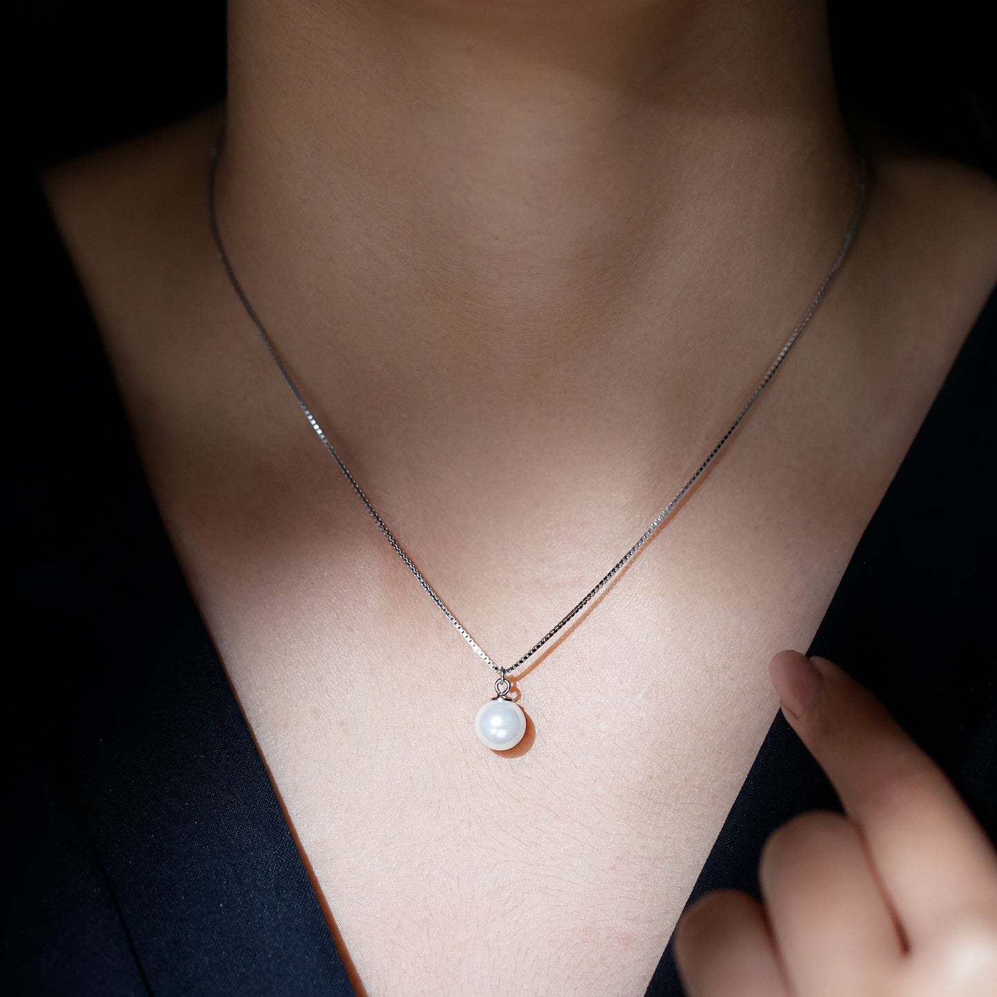 Natural 7.50 Carat Pearl Drop Necklace with Silver Chain